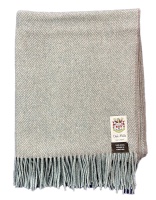 Pure wool patterned throw